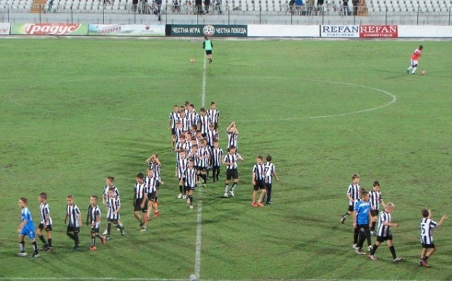 Tреньорът в детско юношеската школа на Локомотив Пловдив Милен Кунчев