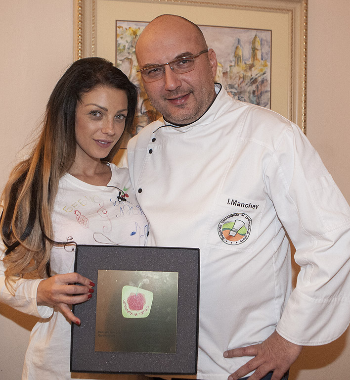 Кулминацията настъпи с шеф Манчев, който обяви победителя на седмицата Емануела, която със своите кулинарни умения спечели титлата „Най-добър домaкин”
