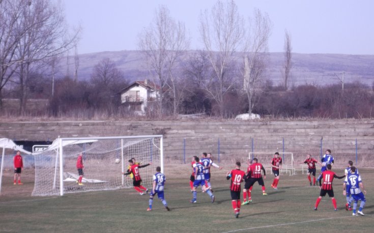Гол от фаул направи разликата между Сливнишки герой и Локо Сф
