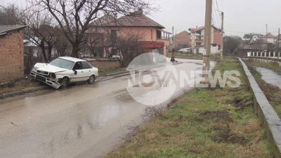 Пиян шофьор блъсна двама младежи на тротоар