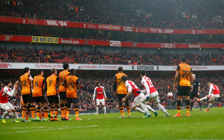 Арсенал и Хъл се занулиха с малко помощ от съдията