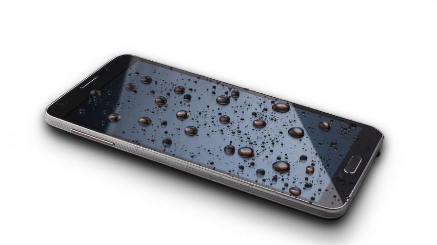 Спасителна акция за мокри телефони