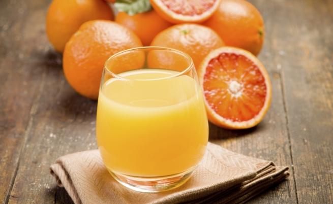  Концентриран портокалов сок <br> Той е с високо наличие на фруктоза, което може да докара до скок в равнищата на кръвната захар. Вместо да пиете съсредоточен портокалов сок, изяждайте целия плод. 