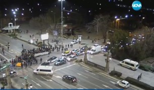 Протест с палатки блокира Орлов мост
