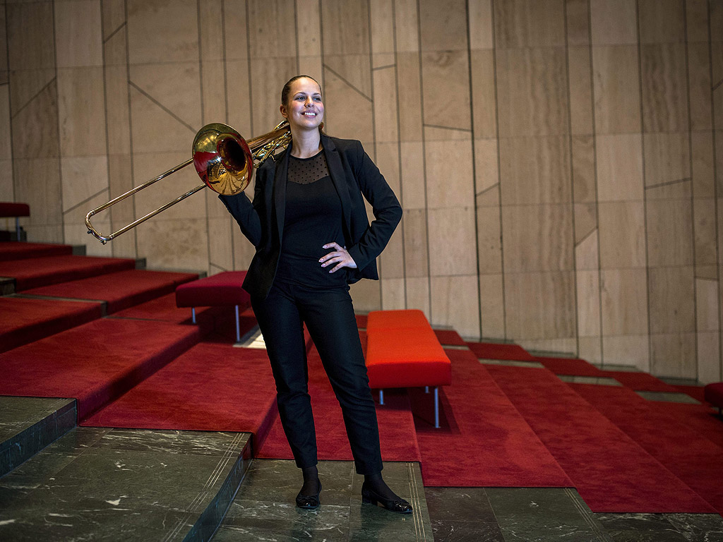 Девет унгарски жени професионалисти, които преследват кариера в професии, доминирани от мъжете.