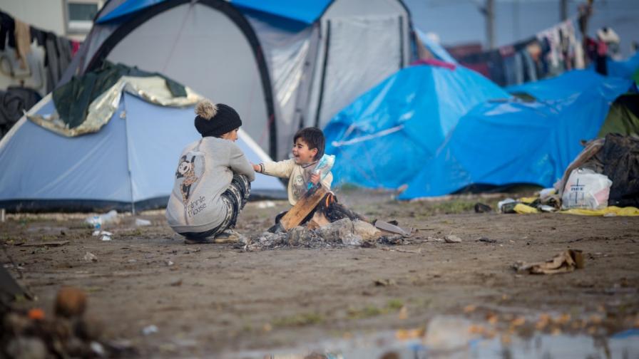 ООН: Неистово сексуално насилие в бежанските лагери в Гърция