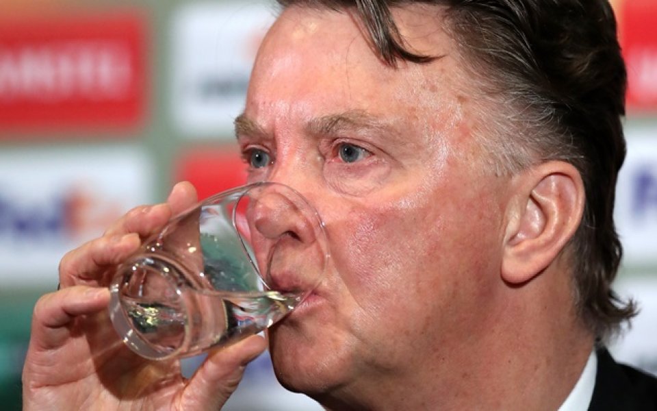 Ван Гаал си прави сметки без кръчмар да остане в Юнайтед