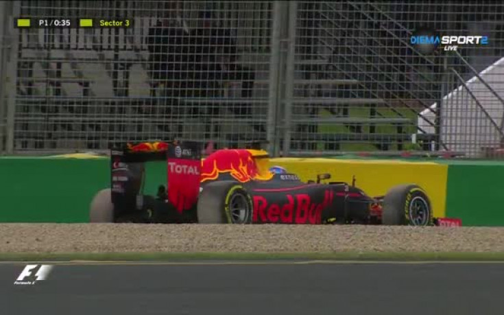 ВИДЕО: Хамилтън спечели първата свободна тренировка в дъжда