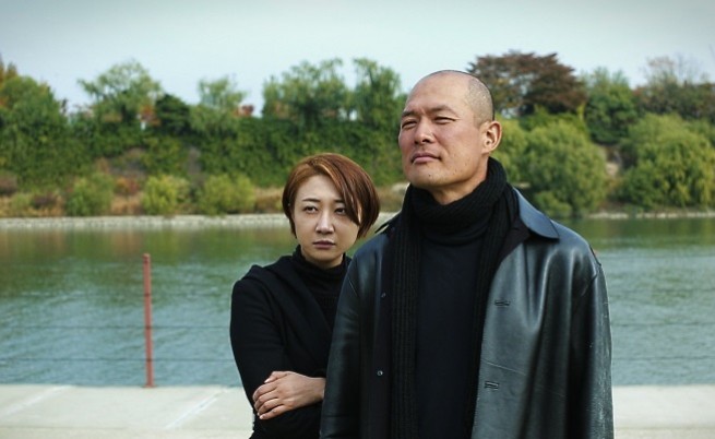 Актьорите Чанг Хи-Джонг (ляво) и Юн Донг-Хуан