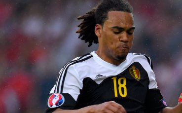 Играч на Манчестър Сити се млати пред дискотека