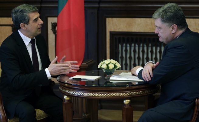 Росен Плевнелиев разговаря с украинския президент Петро Порошенко