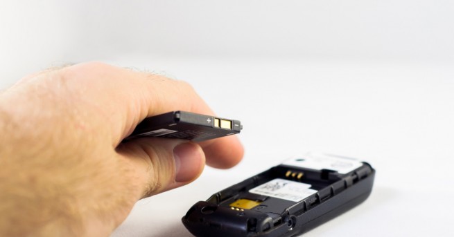 Технологии ЕС иска да върне сменяемите батерии в смартфоните Предложението