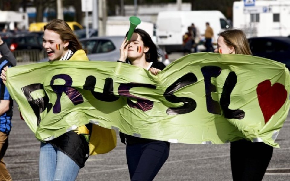 млади белгийски момичета изразяват подкрепата си за Брюксел преди приятелската среща на тима срещу Португалия