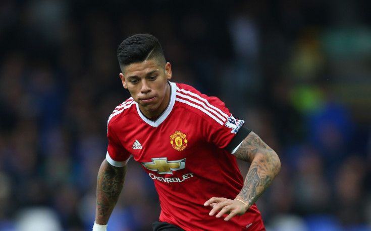 ВИДЕО: Изловиха звезда на Юнайтед да пафка цигари