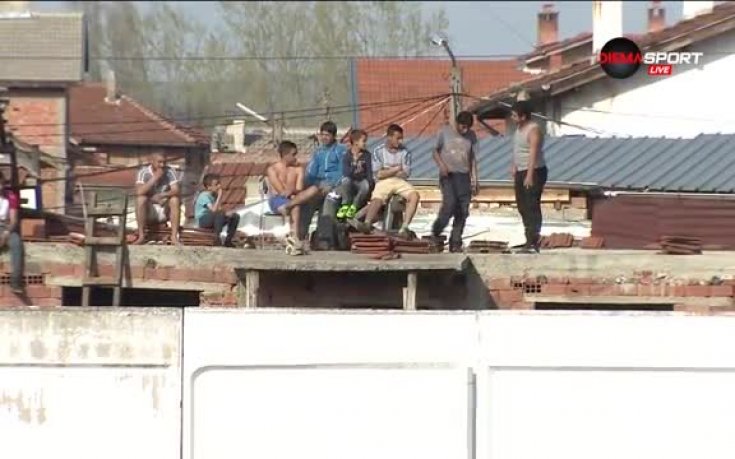 ВИДЕО: Колоритни фенове гледат Монтана - Славия