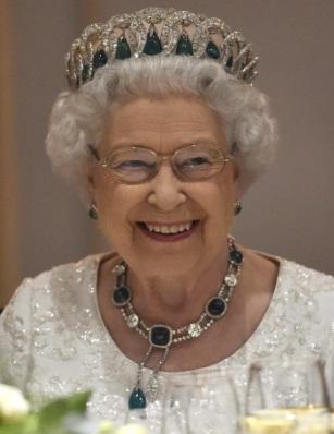 <p><strong>Тя е защитникът на всички деца</strong></p>

<p>Кралица Елизабет II е официалният пазител на всички деца във Великобритания. По принцип тя може да вземе детето на някого, за който се съмнява, че не се грижи за него. Но това, разбира се, не се е случвало никога.</p>

<p>&nbsp;</p>