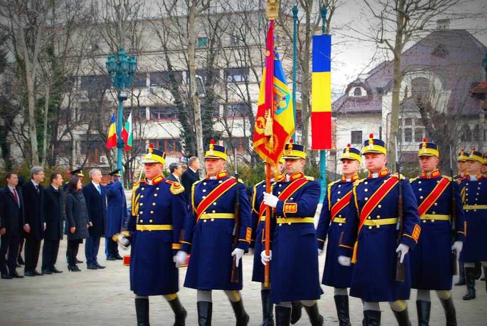 За да видиш красотата, трябва да имаш сърце за нея. Представяме Ви снимки, дело на репортера Живко Константинов - цветни и живи, уловили точния момент. На някои от тях просъства и той самият, тъй като сред хобитата му освен фотографията, е и пътуването