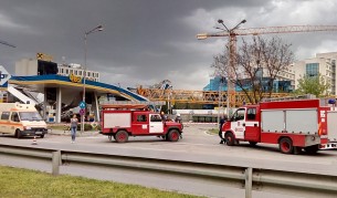 Кран върху бензиностанция