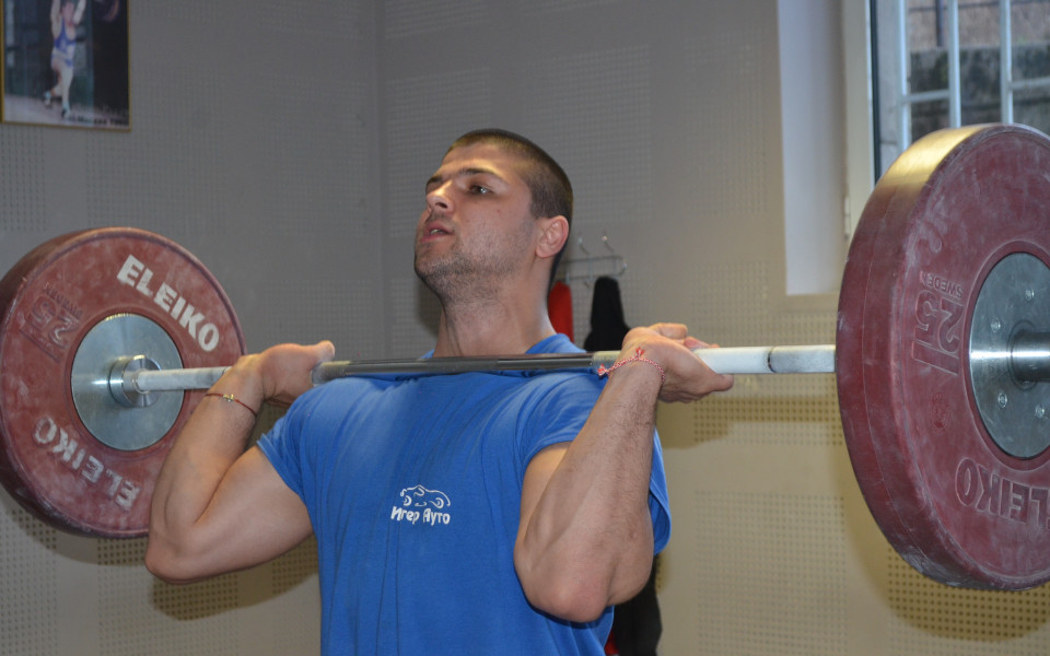 Георги Шиков девети в категория до 94 кг, четвърто злато за Русия в щангите