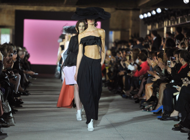Модните предложения за дамите от Джон Галиано за пролет/лято 2013