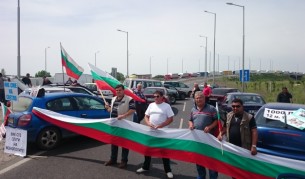 С ракия на протест, казанджии блокираха пътища