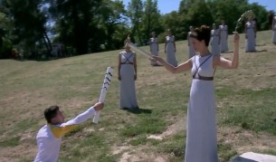 Запалиха Олимпийския огън в Гърция