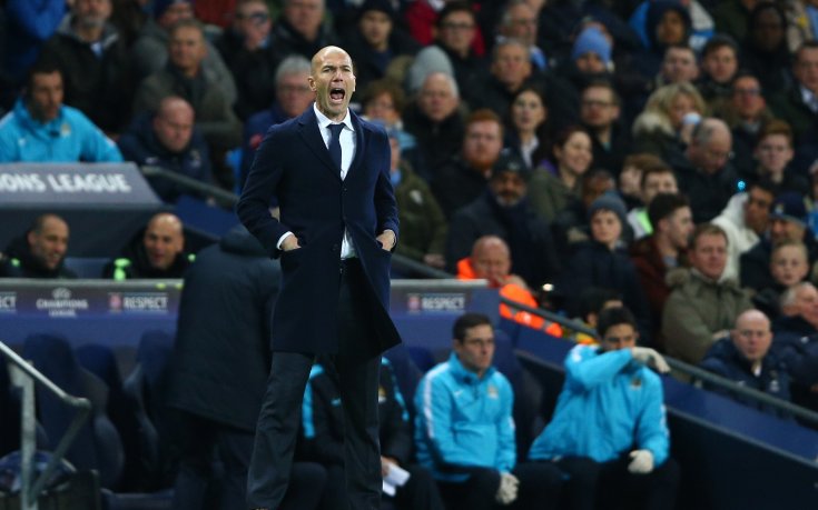 СНИМКИ: Куриоз - Зидан отново скъса панталона си