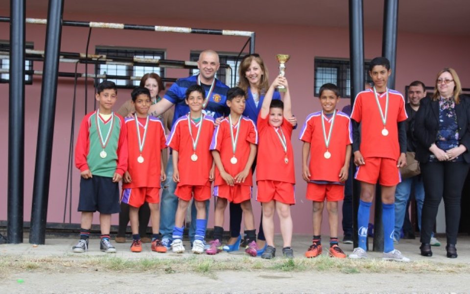 Фен клубът на Юнайтед организира футболен турнир за деца, лишени от родителски грижи