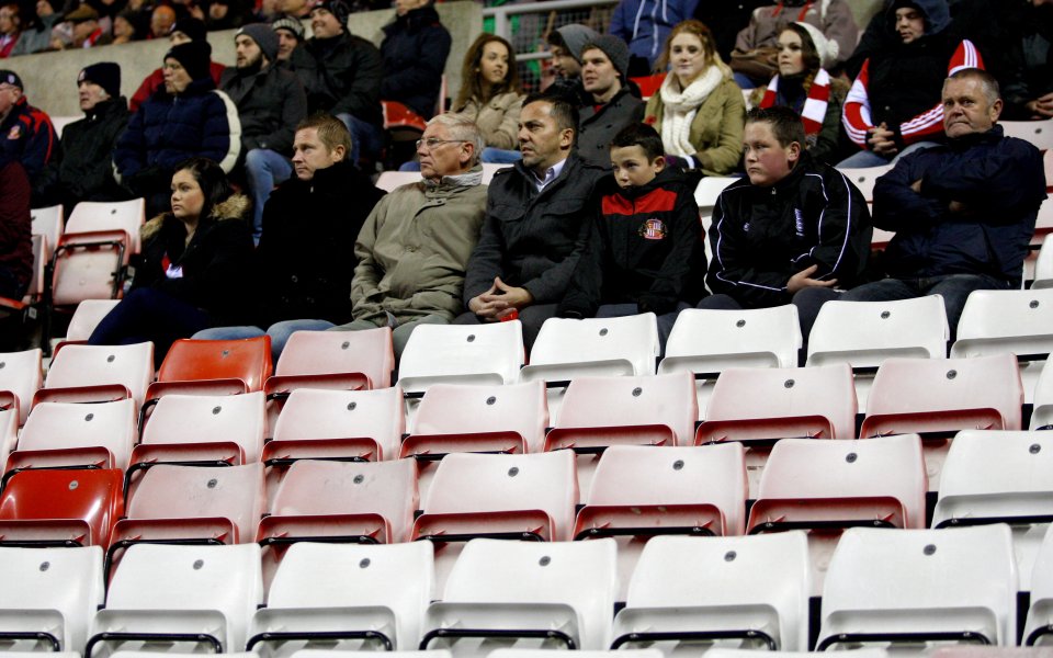 Испанската футболна лига ще глобява клубовете за празни седалки