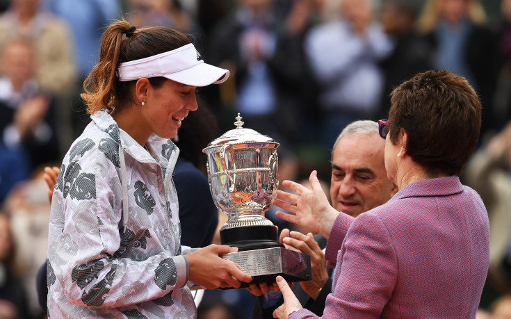 СНИМКИ: Мугуруса триумфира с титлата от Ролан Гарос