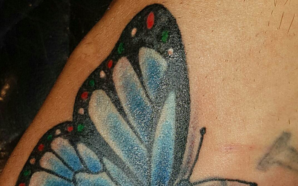 СНИМКИ: Божинов добави синя и национална пеперуда на ръцете