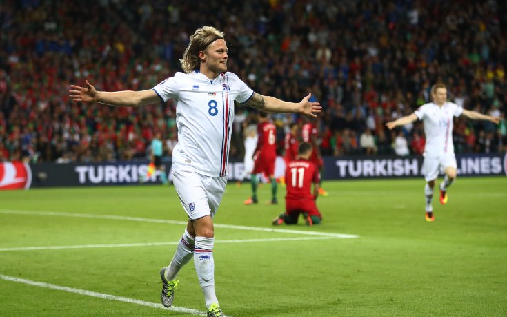 Исландия смрази португалците за историческа точка в дебюта