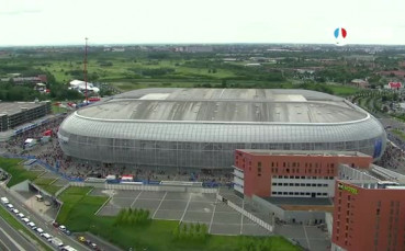 Русия и Словакия играят на покрит стадион