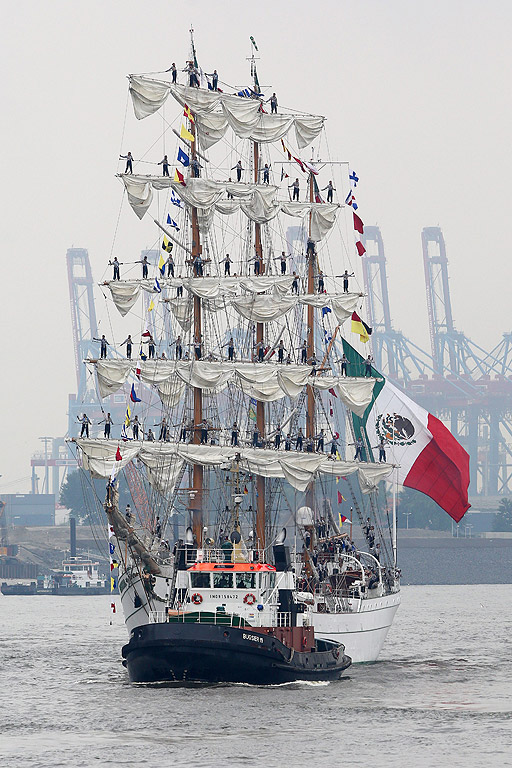 Мексиканския ветроходен кораб "Cuauhtemoc" пристига в пристанището на Хамбург, Германия. Ветроходния кораб е и школа за ветрохдци. Кораба може да се посещава от 18-19 юни и 21 юни от 11 ч до 18:00.