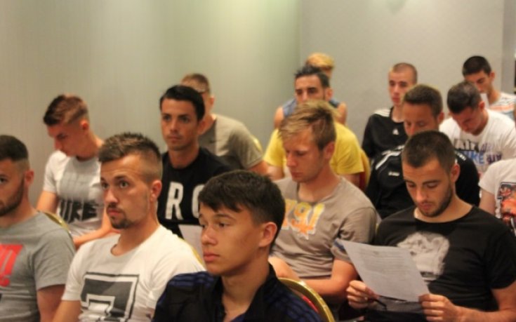 Запознаха футболистите на Нефтохимик със съдийските новости