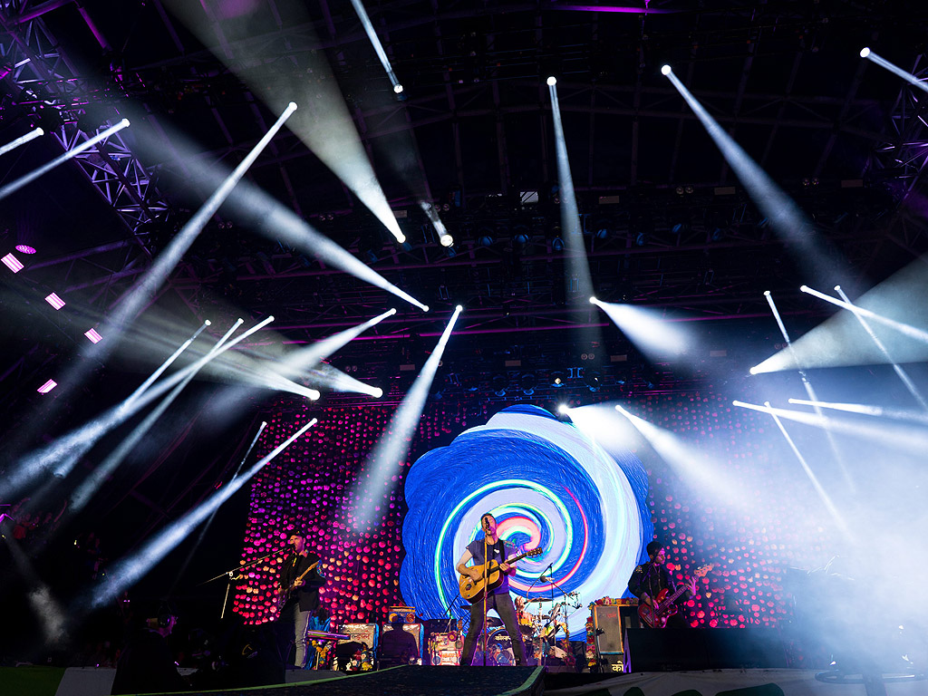 Британската група Coldplay по време на фестивала Glastonbury Великобритания