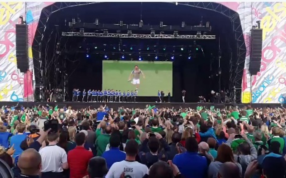 ВИДЕО: Уил Григ затъмни целия отбор при празненствата в Белфаст