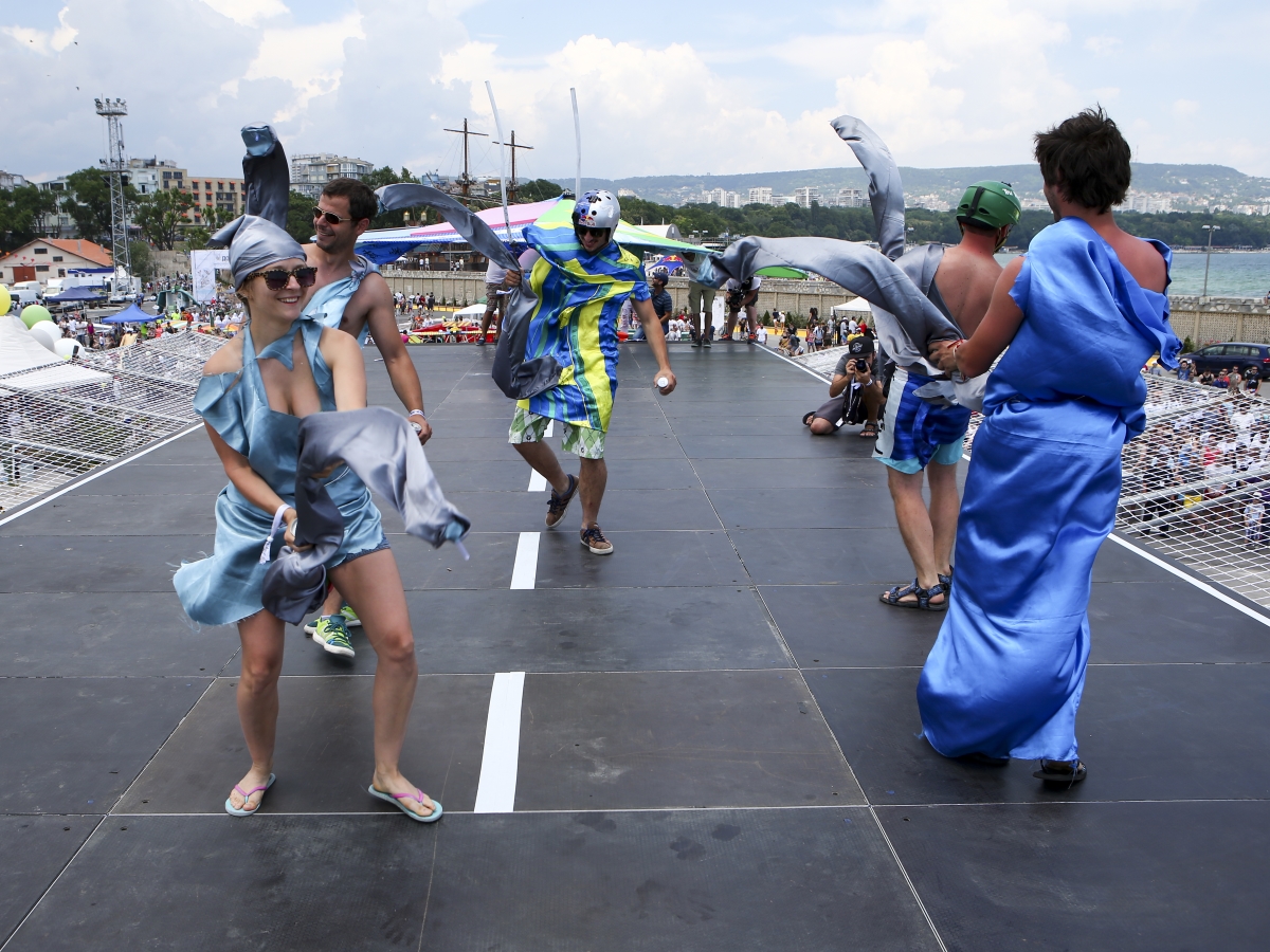 Най-зрелищното летателно шоу със самоделки - Red Bull Flugtag Варна