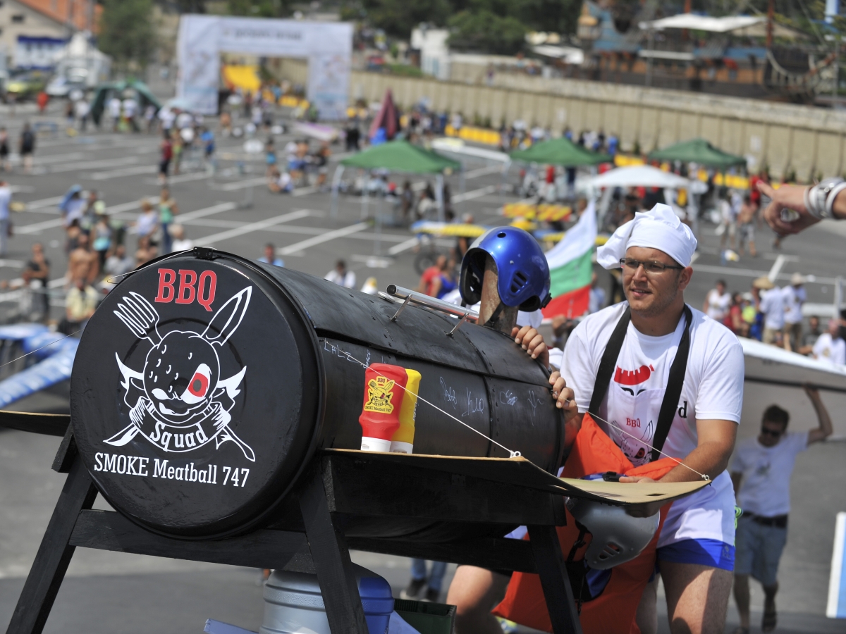 Най-зрелищното летателно шоу със самоделки - Red Bull Flugtag Варна