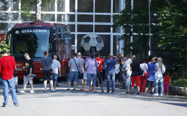 Фенове на ЦСКА блокираха рейса на 