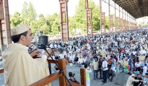 Имам говори пред мюсюлмани в Торино, Италия