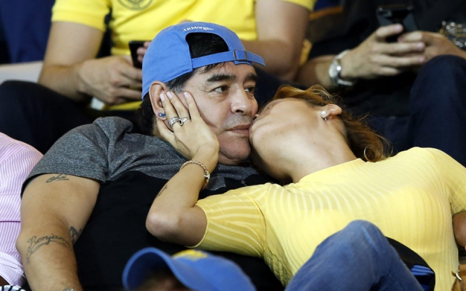 Марадона предложи да поеме Аржентина, ще работи безплатно