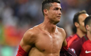 СНИМКИ: Роналдо мери мускули с ММА звезда