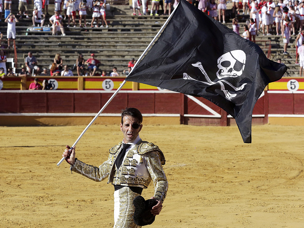 Испанския тореадор Хуан Жозе Падиля на арената за бикоборството в Тудела, Испания