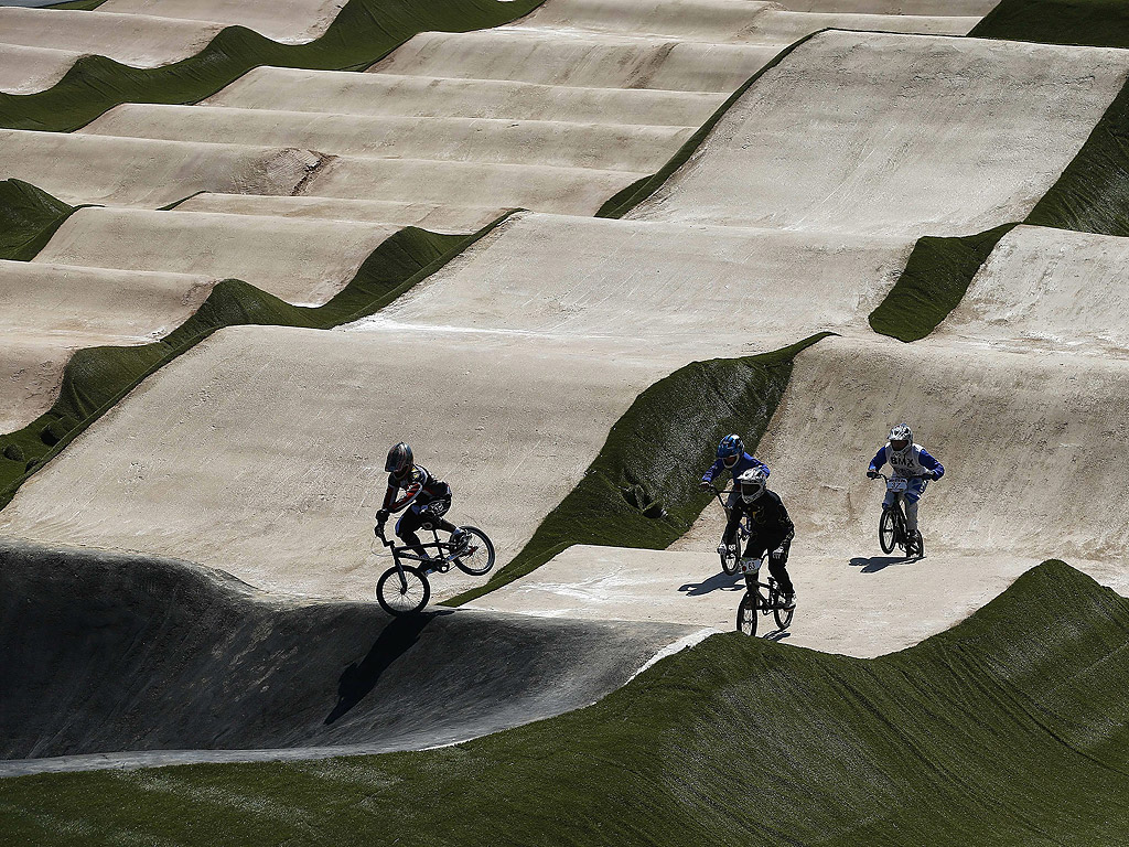 Олимпийски BMX център за BMX състезания (5.000 места)