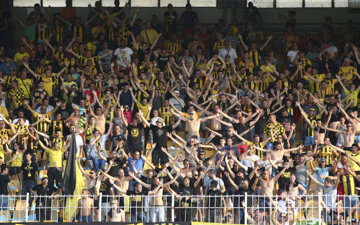 Феновете на Ботев надъхват играчите преди пловдивското дерби