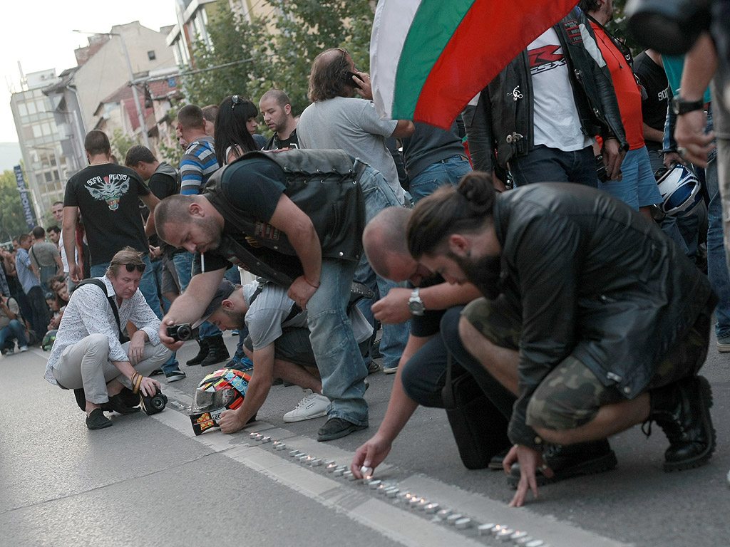 Къде скрихте Фарук Бакташ, питат рокери на протест пред турското посолство и Съдебната палата