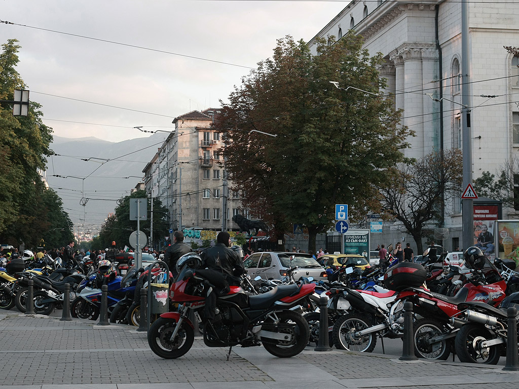 Къде скрихте Фарук Бакташ, питат рокери на протест пред турското посолство и Съдебната палата