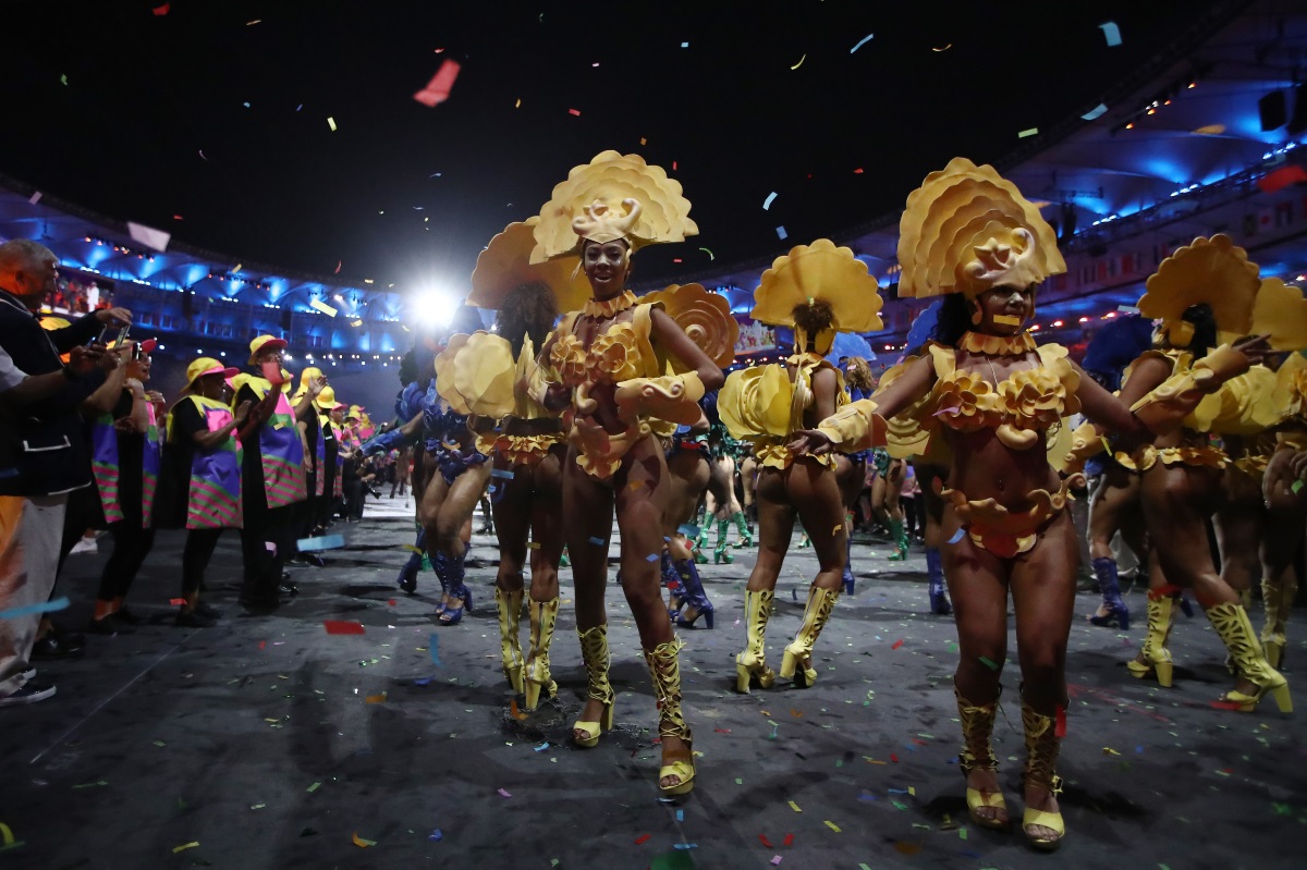31-вите Олимпийски игри бяха открити с бляскава церемония на стадион "Маракана" в Рио де Жанейро, която продължи близо четири часа. Церемонията включваше много музика, танци, фойерверки, парад на спортистите, както и неизменната официалната част, в която имаше реч на президента на Международния олимпийски комитет (МОК) Томас Бах, клетва на спортистите и издигане на олимпийския флаг.