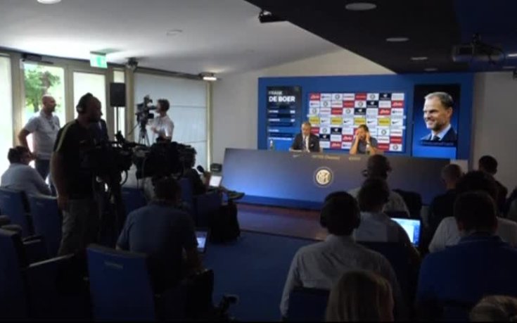 Интер представи официално Франк де Бур